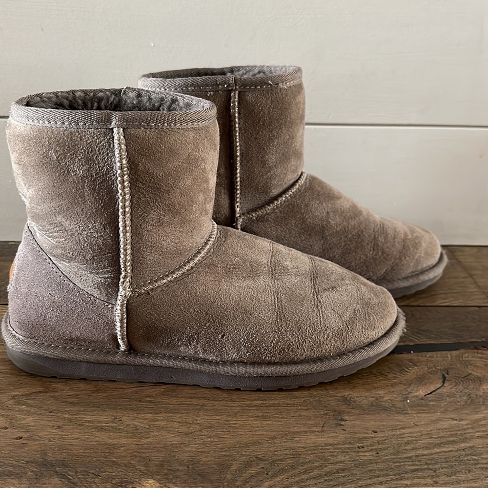 Emu shearling boots - size 7